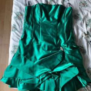 Jessica mcClintok  emerald green prom dress
